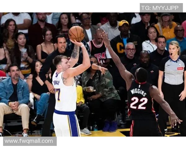 热火与湖人激战G2第二届总决赛精彩回顾与分析